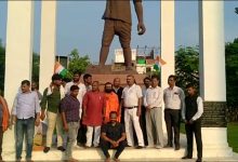 Photo of उत्तर प्रदेश लखनऊ झंडेवाली पार्क अमीनाबाद भारतीय जन जन पार्टी के राष्ट्रीय संयोजक पंडित मनीष महाजन के नेतृत्व में सैकड़ों की संख्या में शहीद गुलाब सिंह लोधी जीके प्रतिमा पर पुष्प अर्पण कर दी गई श्रद्धांजलि ।    ( संध्या सिंह की खास रिपोर्ट )